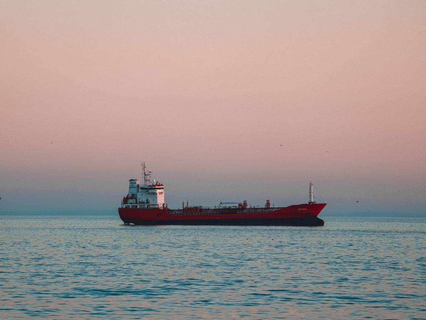 Reuters: Lipsa piloţilor care să urce la bordul navelor pe Canalul Sulina încetineşte exporturile de cereale ale Ucrainei